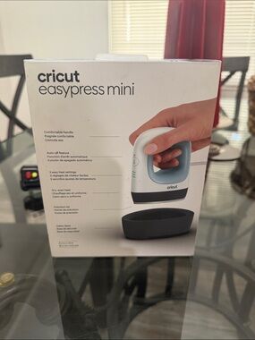 Cricut EasyPress Mini in Teal and White - Compact Handheld Heat Press
